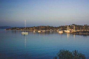 Açık yaz akşam ortamı rahat Deniz Yat tekne su yüzeyi Yunanistan Güney Avrupa doğal ortamının ile defne yatıştırıcı 