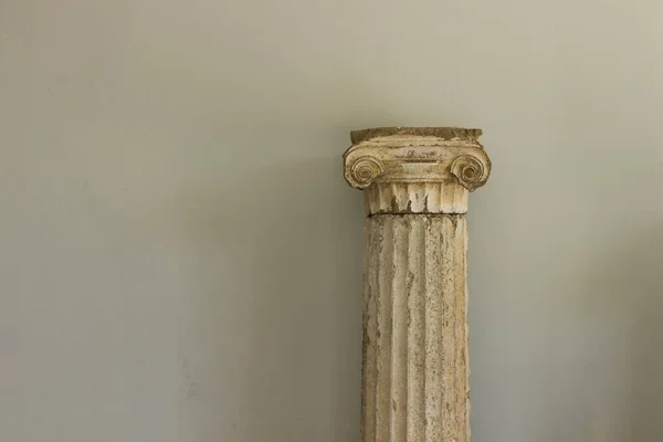 Alte Schmutzige Marmor Dekorative Gewindesäule Antike Griechische Architektur Objekt Indoor — Stockfoto