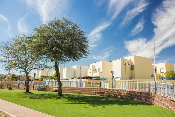 Idyllische Moderne Stadt Sommer Hell Lebendig Bunt Klares Wetter Zeit — Stockfoto