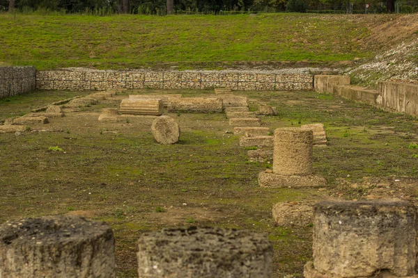 Antik Förstört Utomhus Kvadrat Marmor Förstörde Pelare Antika Grekland Arkitektur — Stockfoto