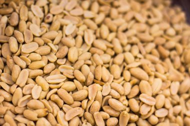 ağırlığına göre süpermarket tezgahında soyulmuş fıstık gıda dokulu yüzey arka plan 