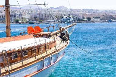 yaz parlak hava renkli zaman şehir limanı açık güney yer doğal ortamda lüks vintage ahşap tarzı cruise yat burun