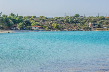 tropik Asya ülkesi Hint okyanusu defne boş plaj yaz parlak sıcak hava sezon zaman sahil alanında dinlenmek için bungalov yazlık daire, tatil konsepti