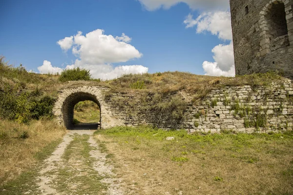 European Old Ruined Castle Yard Stone Wall Arch Entrance Path — Stock Photo, Image