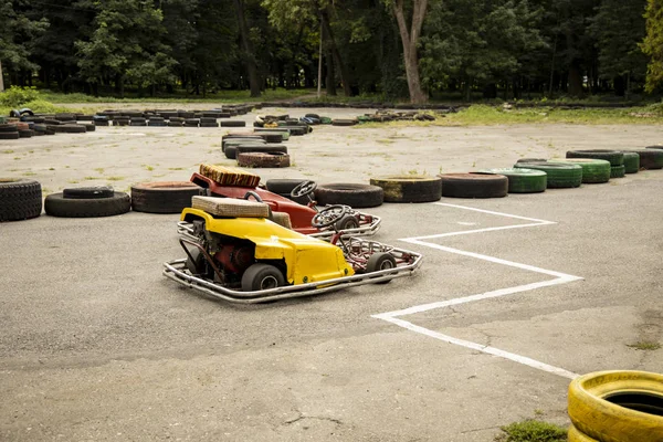 Red Yellow Kart Bolides Stay Start Track Road Fenced Tires — Stock Photo, Image
