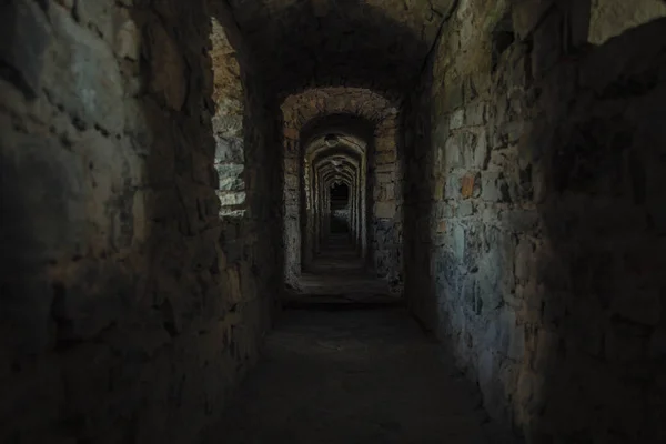 Sötét Félelmetes Sötét Folyosó Földalatti Ösvény Ókori Erőd — Stock Fotó