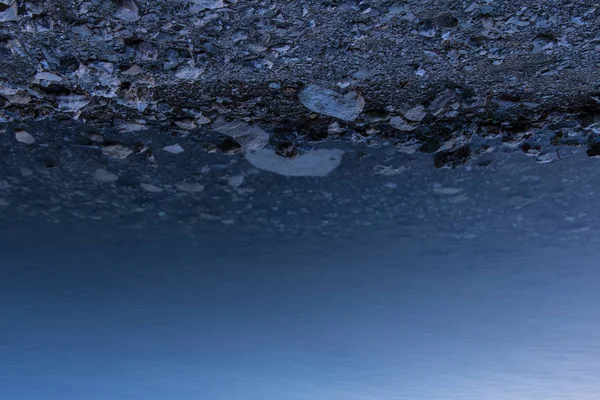 Abstracto Revés Imagen Fondo Larga Exposición Superficie Agua Lisa Piedras — Foto de Stock