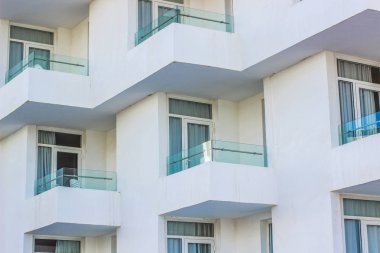 balkon terasları beyaz bina cephe dış arka plan 