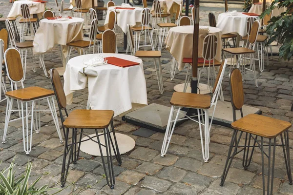 Patio Cafetería Muebles Exteriores Ambiente Piedra Pavimentada Antigua Calle Europea — Foto de Stock