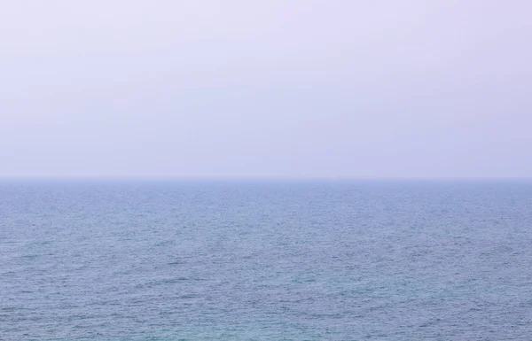 텍스트에 부드러운 전경과 간단한 평화로운 수평선보기 — 스톡 사진