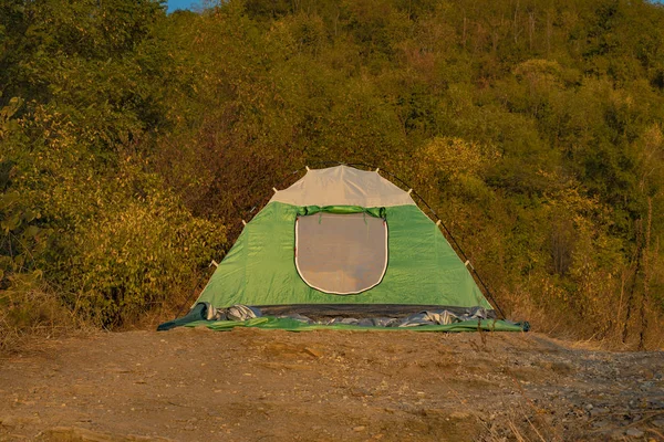 Barraca Acampamento Uma Colina Outono Cores Marrom Floresta Folhagem Fundo — Fotografia de Stock