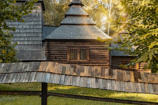 Severní Evropa Park Venkovní Malebný Venkově Strana Pohled Dřevěný Kostel — Stock fotografie