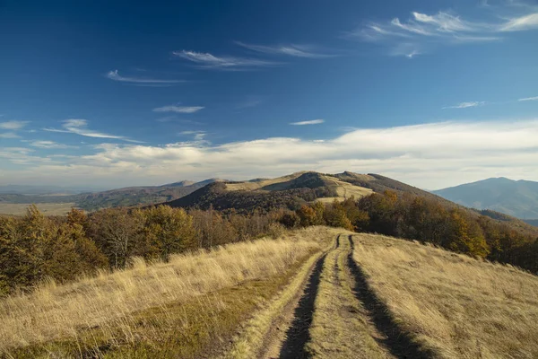 Fotografía Colorida Vista Del Paisaje Montaña Con Sendero Tierra Montaña — Foto de Stock