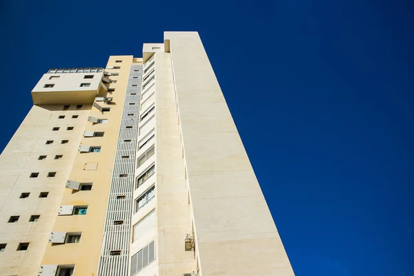 Calcestruzzo Comune Edificio Vivente Scorcio Dal Basso Sfondo Vuoto Cielo — Foto Stock