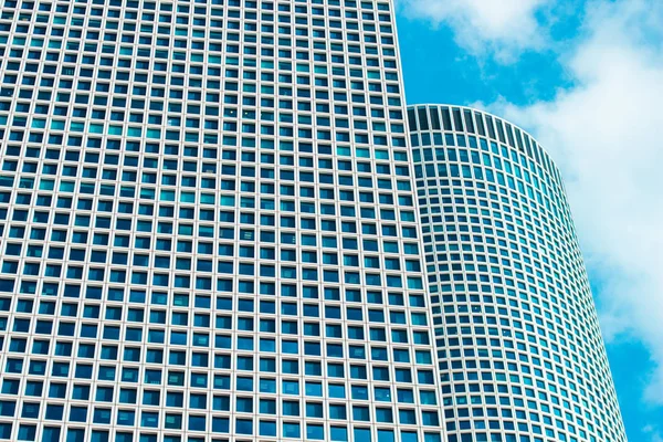 Rascacielos Edificio Gris Exterior Fachada Arquitectura Moderna Desde Abajo Iluminación — Foto de Stock