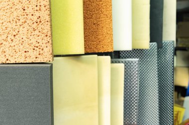 Fayans onarımı için sünger ve satış için pazarda inşa aracı 