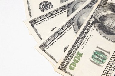 Dolar nakit para para beyaz arkaplan boş metin için fotokopi alanı finansman poster reklam kavramı