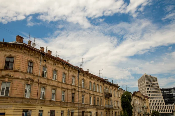 Старая Улица Города Аллея Здания Современным Офисом Задний План Городской — стоковое фото