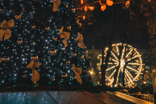 Feria Navidad Guirnalda Iluminación Árbol Noria Rueda Aire Libre Festivo — Foto de Stock