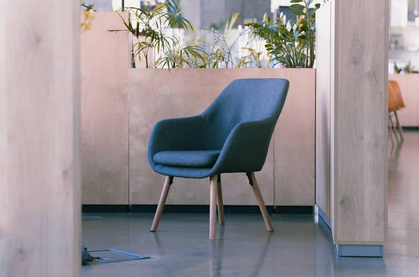 kapalı alandaki çalışma süreci için ofis odası sandalyesi