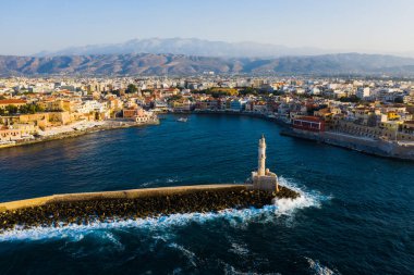 Eski Venedik Limanı 'nın kuş bakışı manzarası, Chania, Yunanistan