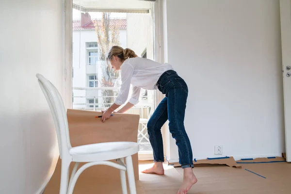 Woman Working Home Renovation Project — Stock Photo, Image