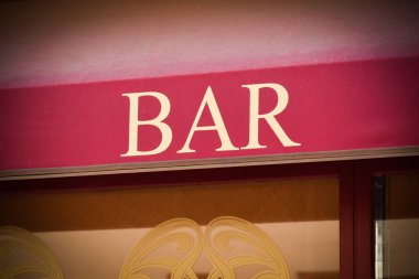 Melun şehrindeki bar tabelası