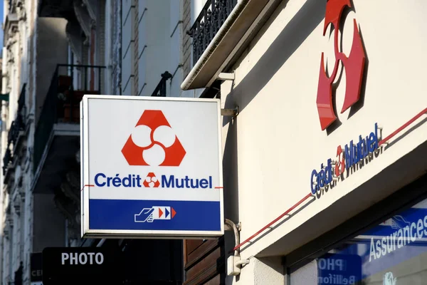 Cartel Crédito Mutuo Ciudad Fontainebleau — Foto de Stock