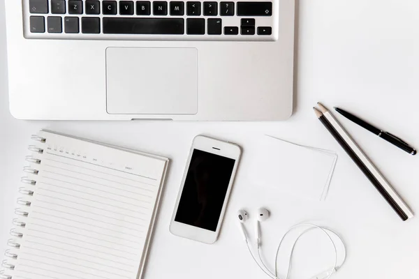 사무실 액세서리 top view.laptop nobbok smartphone pencils and Headphone isolated on white background. working device object for freelance working concept. — 스톡 사진