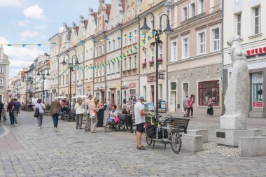 Opole, Polonya - 15 Haziran 2018: Eski Opole, Doğu Cephe Süsleme Lehçe şarkı yıldız Avenue yeridir.