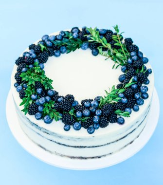 Yaz berry kek yaban mersini ve böğürtlen