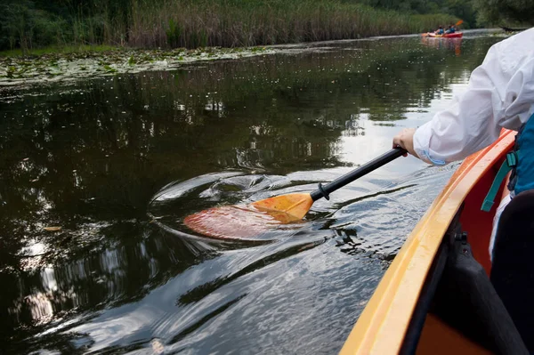 Hombre Kayak Río — Foto de Stock