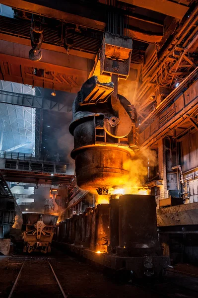 Tank Pours Liquid Steel Molds — Stock Photo, Image