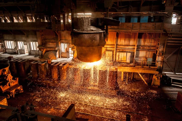 Tank pours the liquid steel in the forms