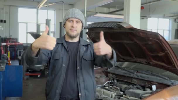 Mechanic Car Repair Shop Showing Double Thumbs — Stock Video