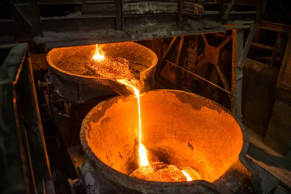 Pouring Liquid Metal Arc Furnace — Stock Photo, Image