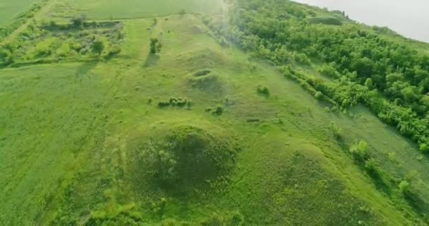 マメ山の古墳群の風景 空中風景 — ストック動画