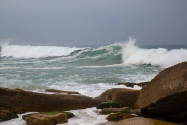 Fas 'ın Atlantik Okyanusu' nun güney kıyısı Agadir. kayalık kıyı