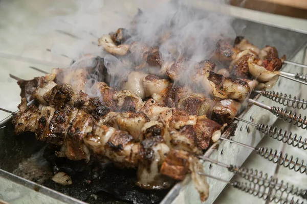 Kuzu ciğeri, kuzu yağına sarılmış şiş kebap.