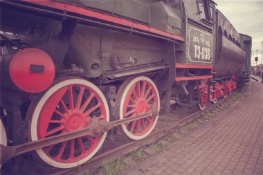 Lokomotif Buhar tren kırmızı demir kırmızı tekerlekler