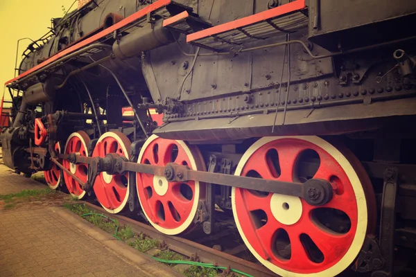蒸気鉄道機関車赤い輪 — ストック写真