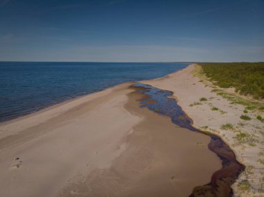 denize akan nehri üzerinde üstten görünüm