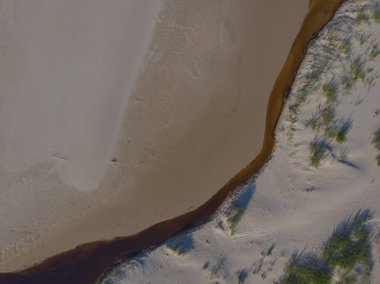 denize akan nehri üzerinde üstten görünüm