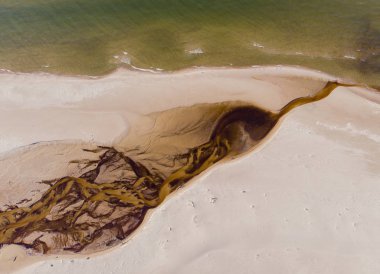 denize akan nehri üzerinde üstten görünüm