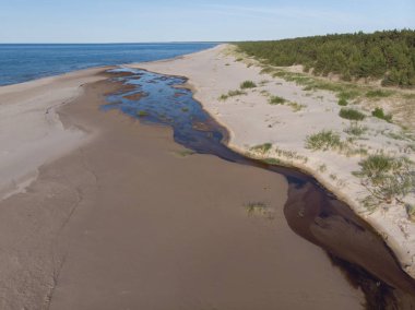 denize akan nehri üzerinde üstten görünüm