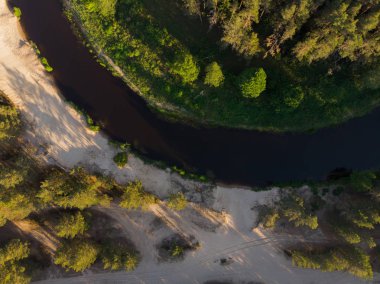 Ormandaki en iyi görünümü sarma Nehri