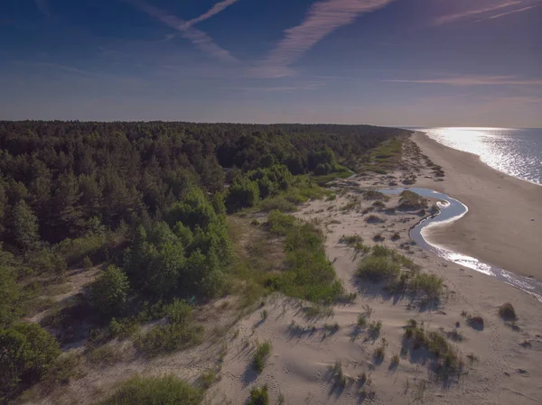 denize akan nehri üzerinde üstten görünüm