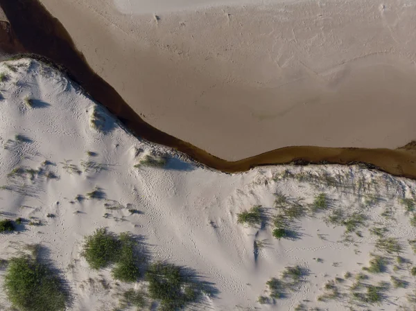denize akan nehri üzerinde üstten görünüm