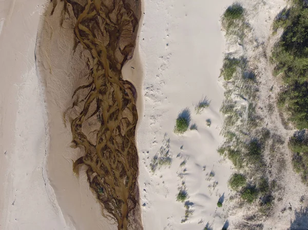 denize akan nehri üzerinde üstten görünüm