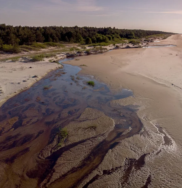 denize akan nehri üzerinde üstten görünüm